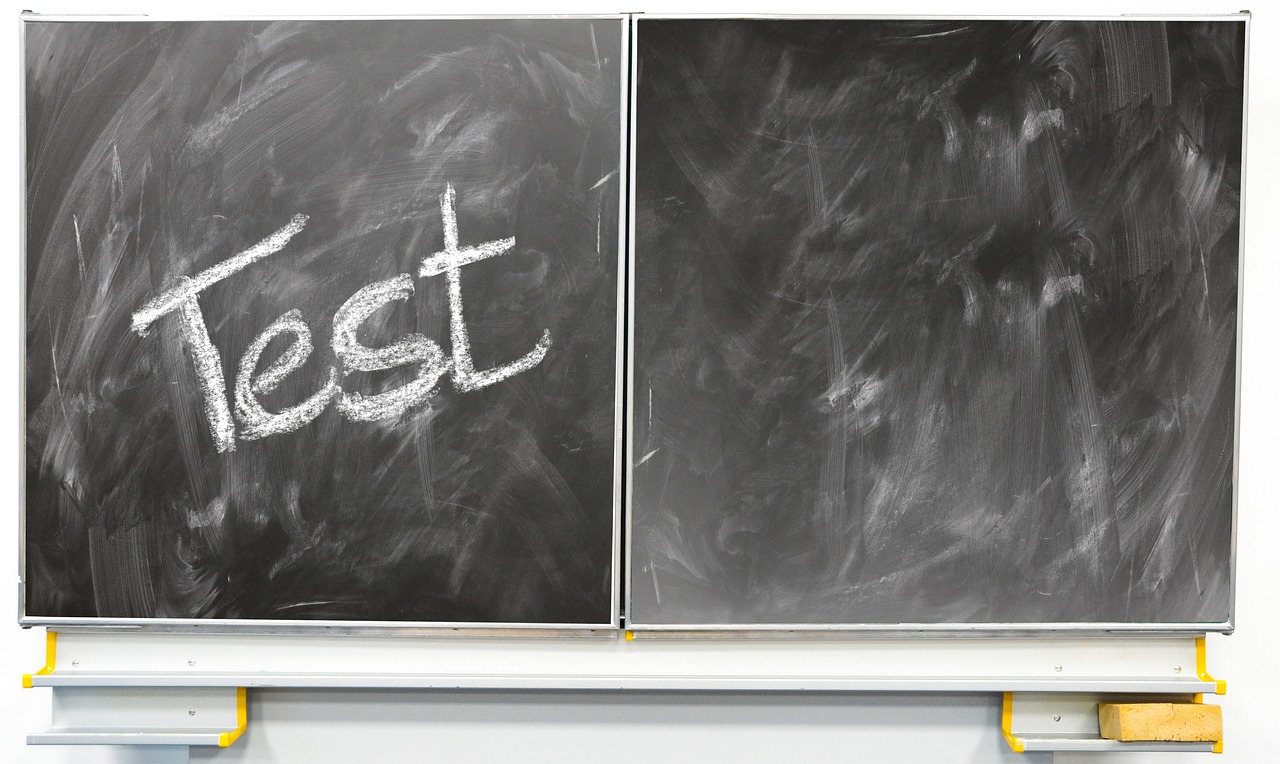 découvrez l'essentiel des tests d'hypothèses : principes, étapes et applications statistiques pour valider ou rejeter des hypothèses à partir de données fiables.