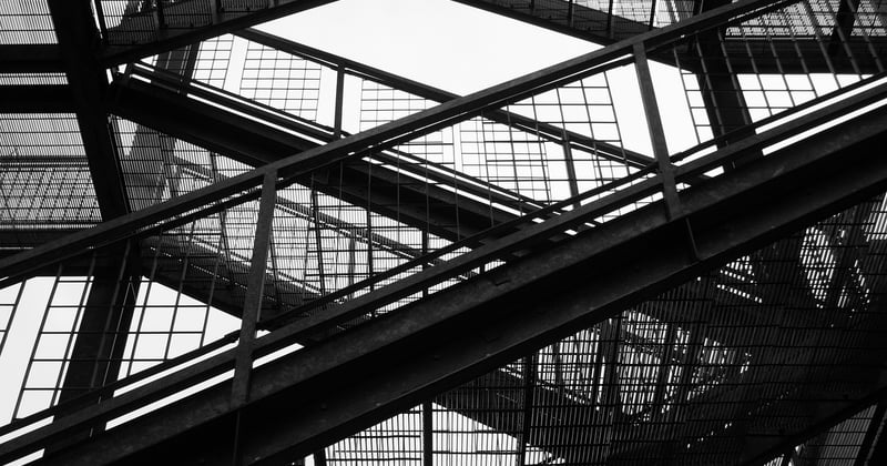 Issues de secours et dégagements : les règles à connaître pour être en conformité
