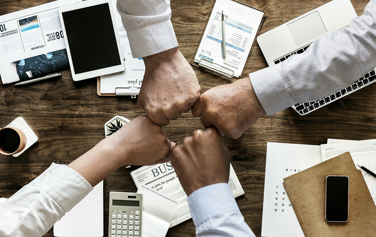 découvrez les principales erreurs de management et comment les éviter pour améliorer la performance et la motivation de votre équipe.